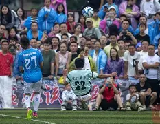 球迷盛况空前,篮球联赛燃情厮杀的简单介绍 球迷盛况空前,篮球联赛燃情厮杀的简单介绍