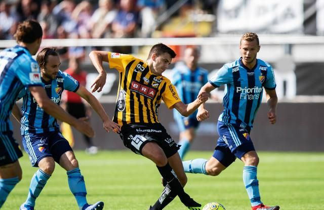 关于巴恩斯利联队客场逼平考文垂城，挽救颓势的信息